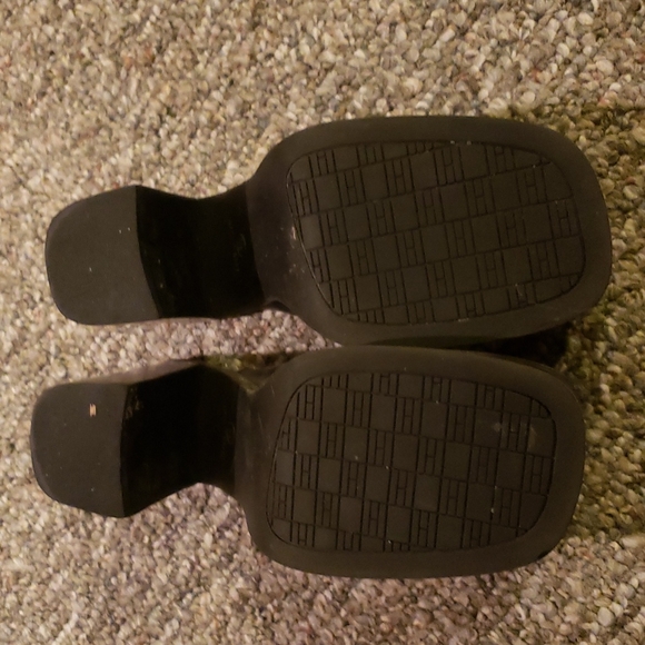 **VINTAGE** Tommy Hilfiger Black Leather Wooden Platforms Size 6 1/2 US - Picture 3 of 5